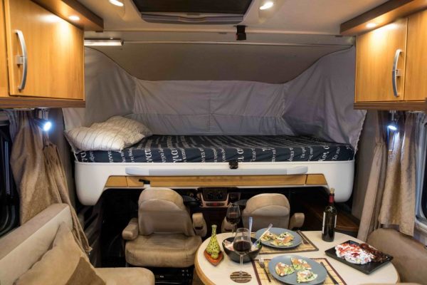 hymer-campervan-salon-and-bed